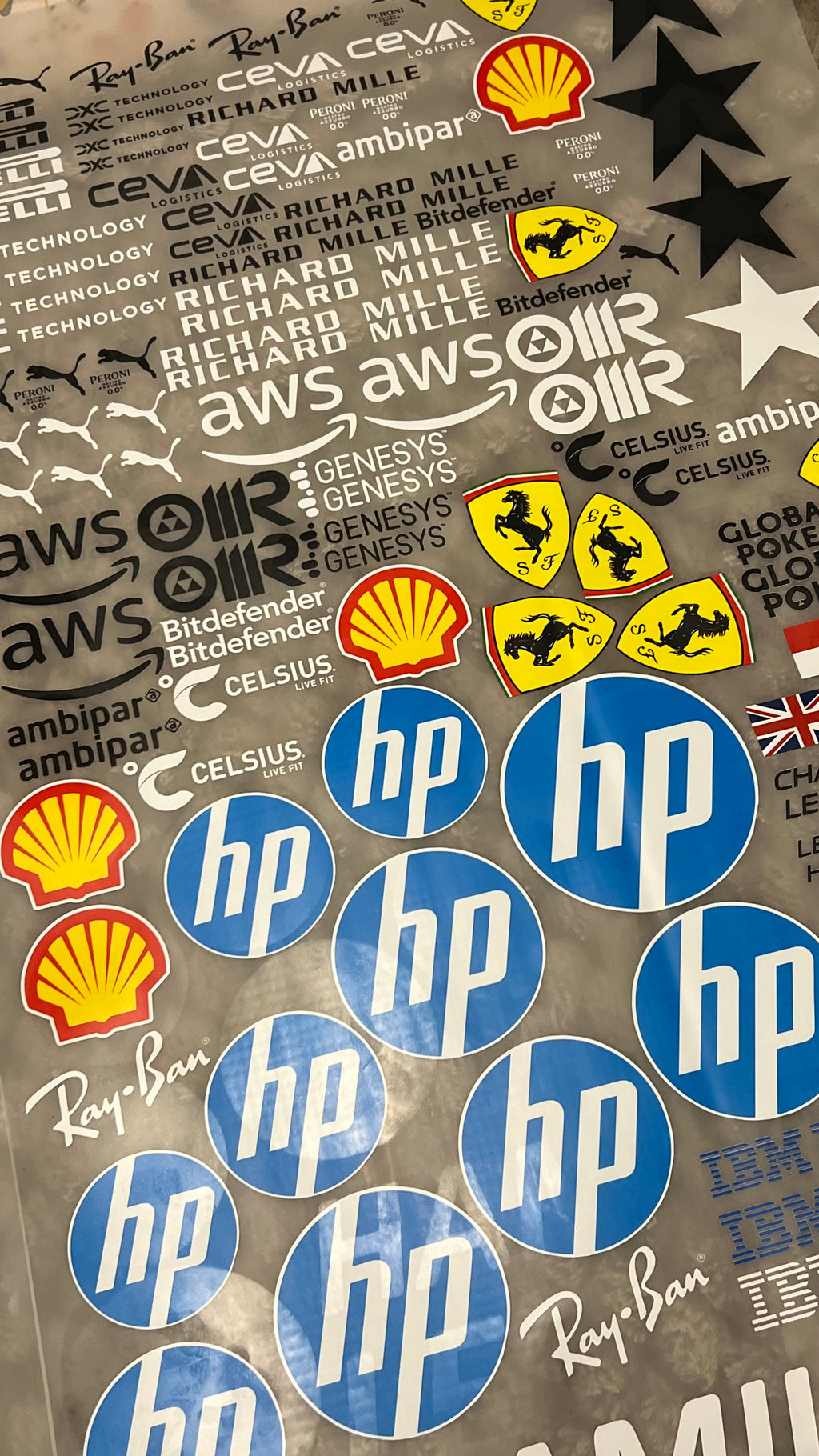 Ferrari F1 logos 2025 pack completo Hamilton y Leclerc PDF + PNG en alta resolución