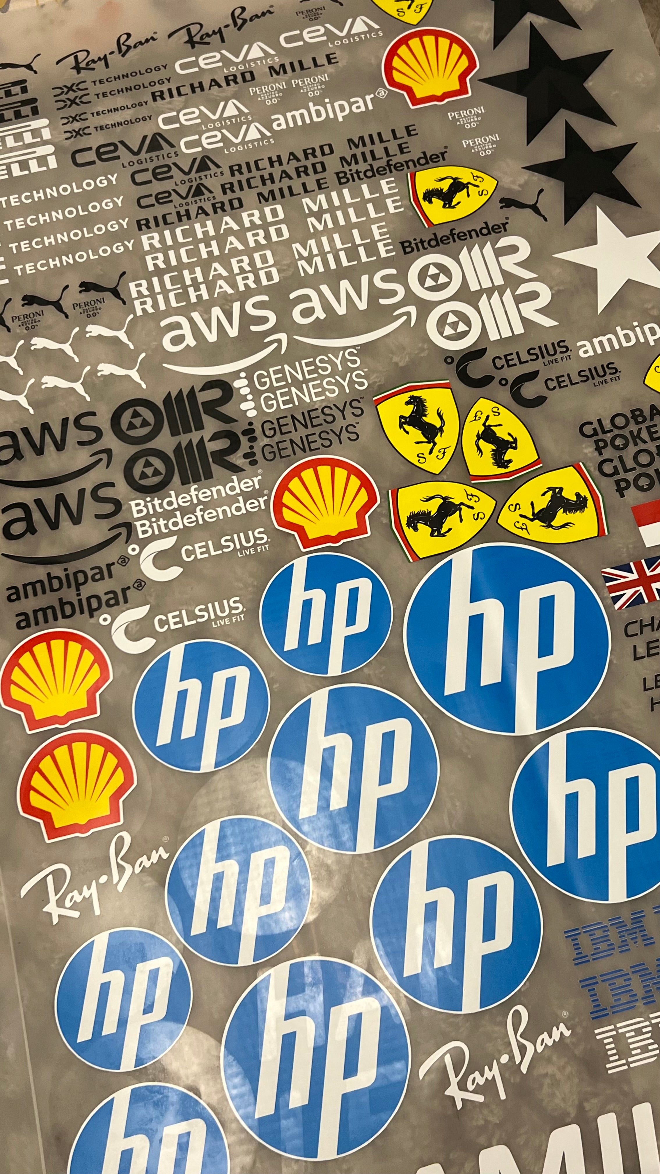 Ferrari F1 logos 2025 pack completo Hamilton y Leclerc PDF + PNG en alta resolución